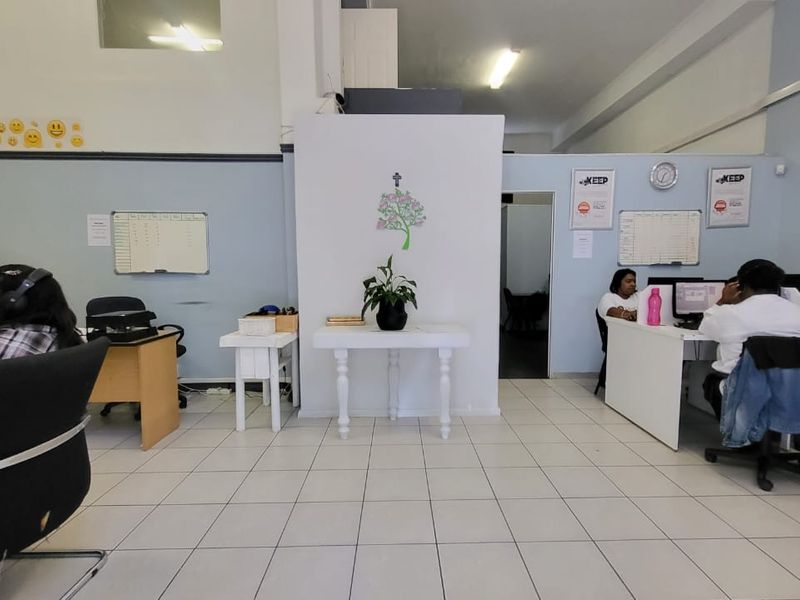 Prime 115 sqm Commercial Space – Ideal for Your Business! - Photo 2