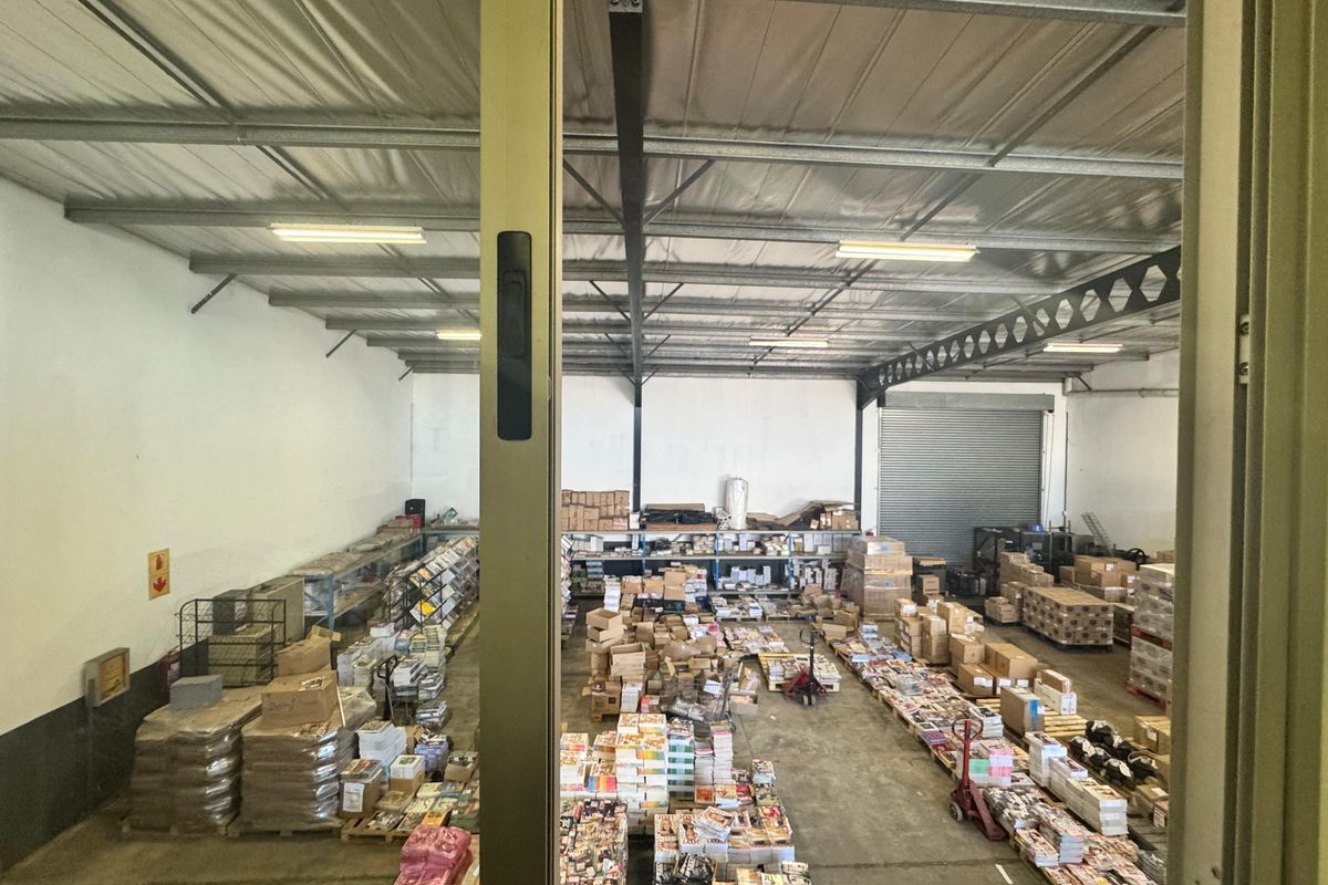 Prime Warehouse Space To Let In  Mount Edgecombe. - Photo 3