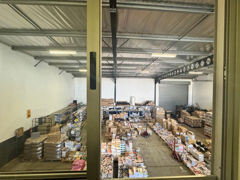 Prime Warehouse Space To Let In  Mount Edgecombe. - Photo 3