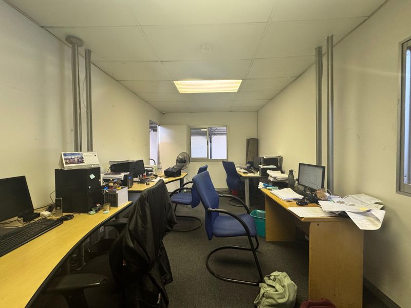 Prime Warehouse Space To Let In  Mount Edgecombe. - Photo 8