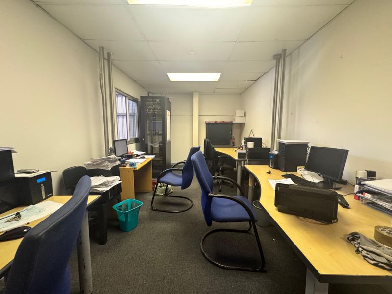 Prime Warehouse Space To Let In  Mount Edgecombe. - Photo 7