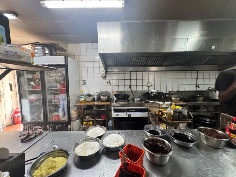 Prime Retail Shop For Let In Broadway. - Photo 2