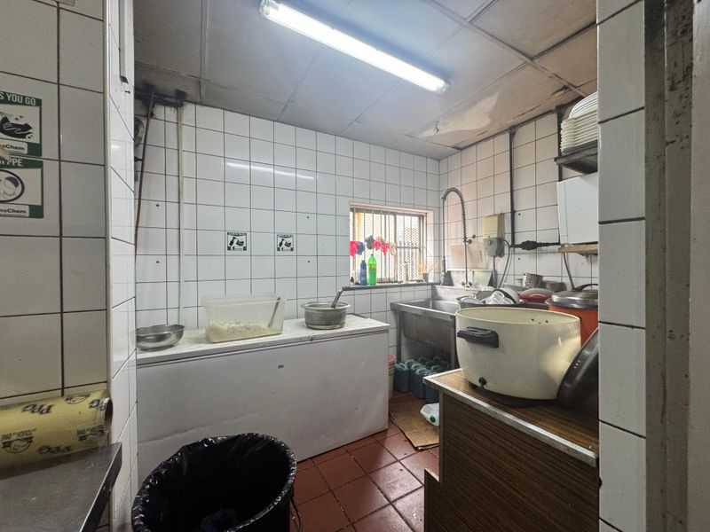 Prime Retail Shop For Let In Broadway. - Photo 6