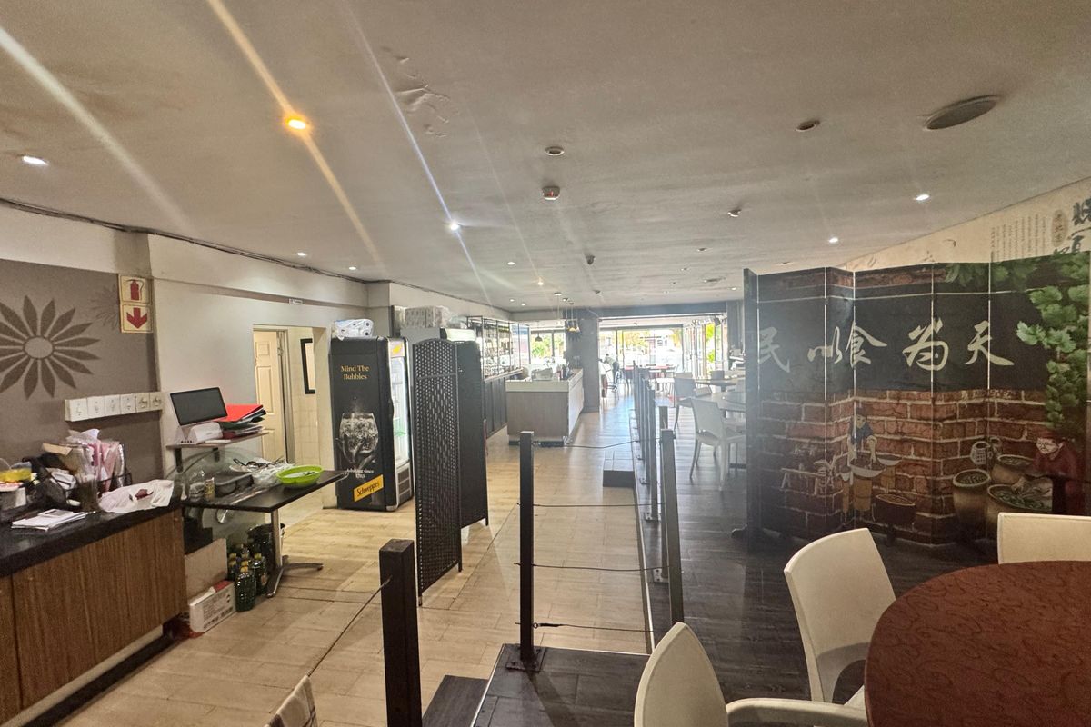 Prime Retail Shop For Let In Broadway. - Photo 4