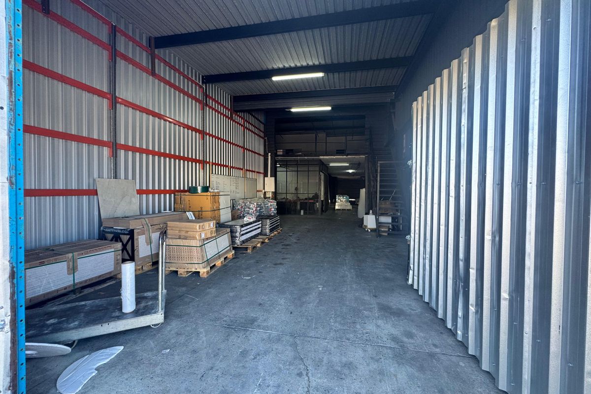 Warehouse To Let In Springfield Park. - Photo 4