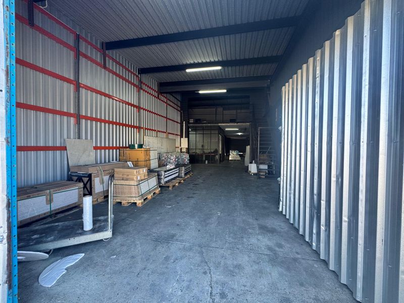Warehouse To Let In Springfield Park. - Photo 4