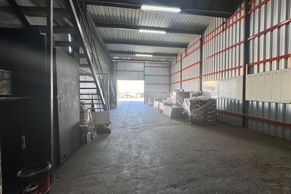 Warehouse To Let In Springfield Park. - Photo 3