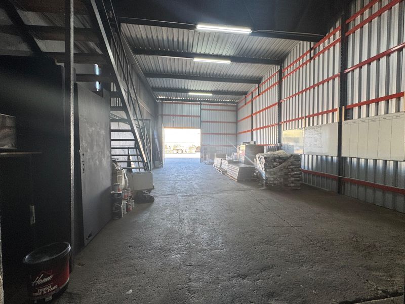 Warehouse To Let In Springfield Park. - Photo 3