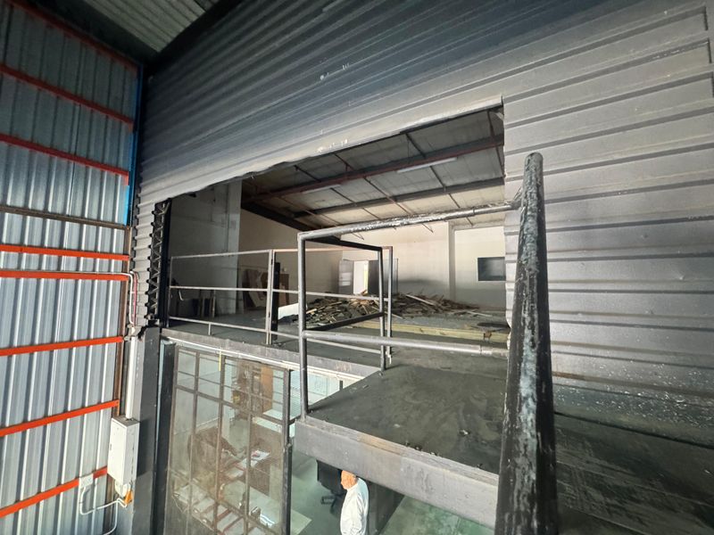 Warehouse To Let In Springfield Park. - Photo 6