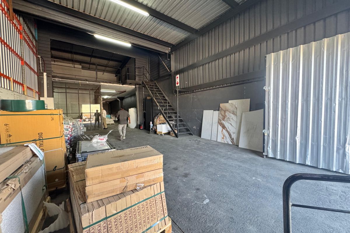 Warehouse To Let In Springfield Park. - Photo 5