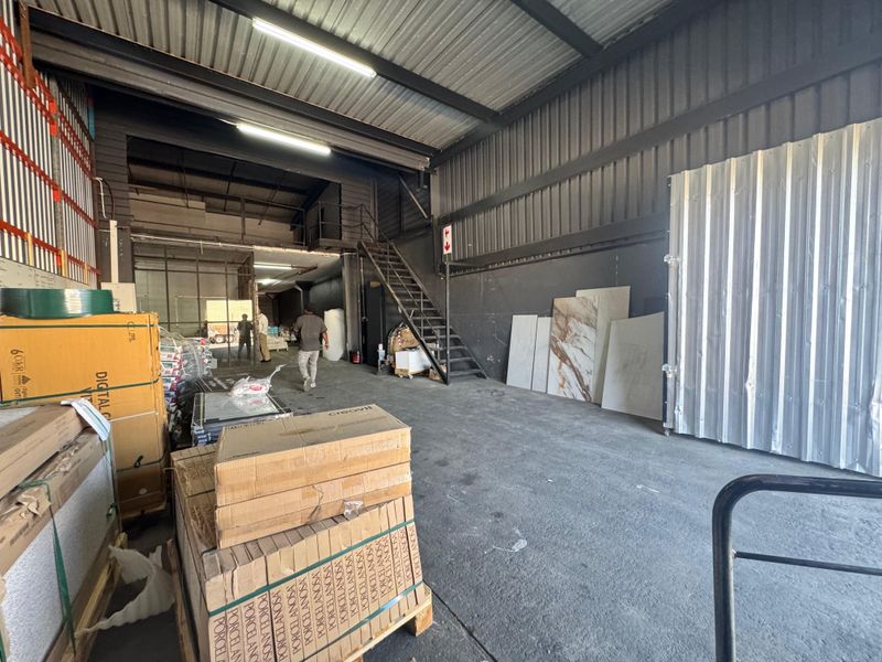 Warehouse To Let In Springfield Park. - Photo 5