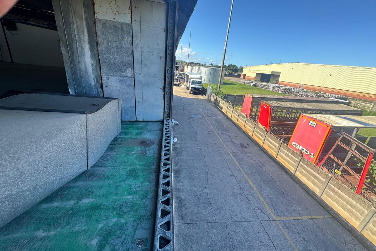 Warehouse To Let In Springfield Park. - Photo 3