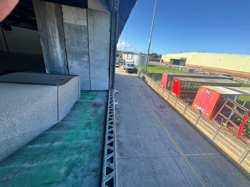 Warehouse To Let In Springfield Park. - Photo 3