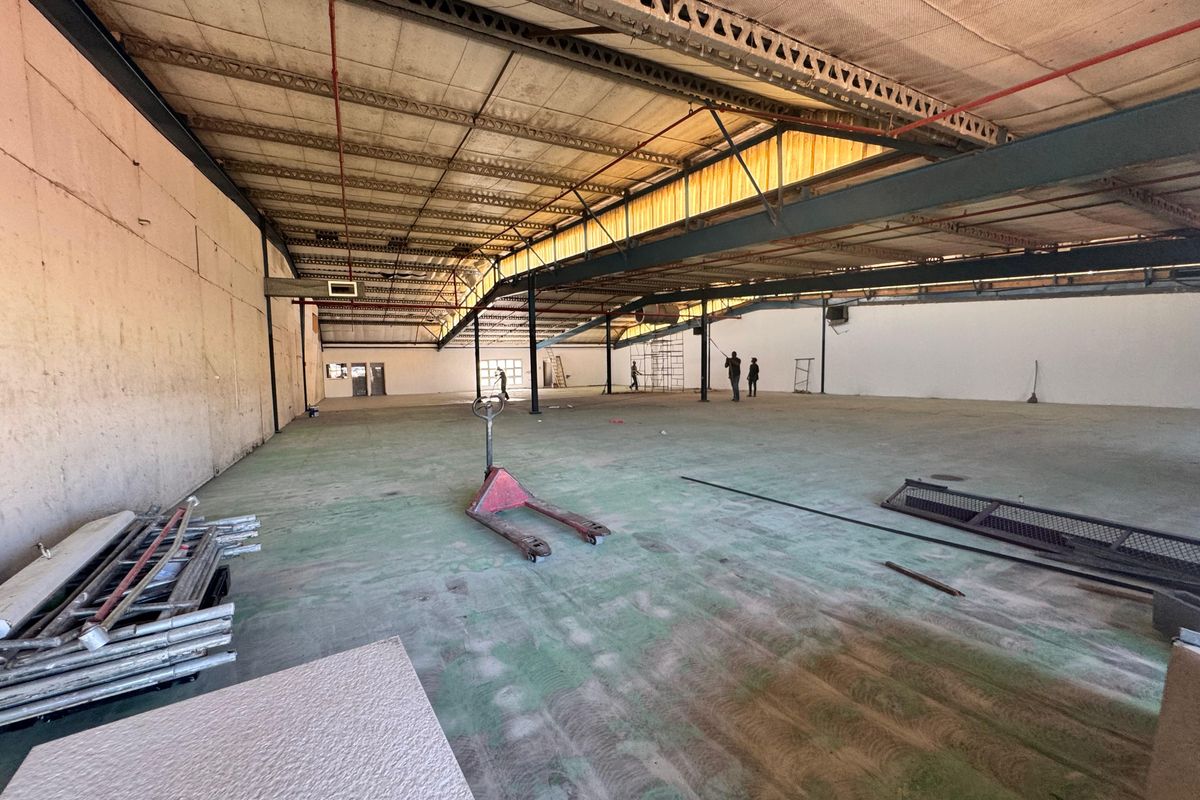 Warehouse To Let In Springfield Park. - Photo 5