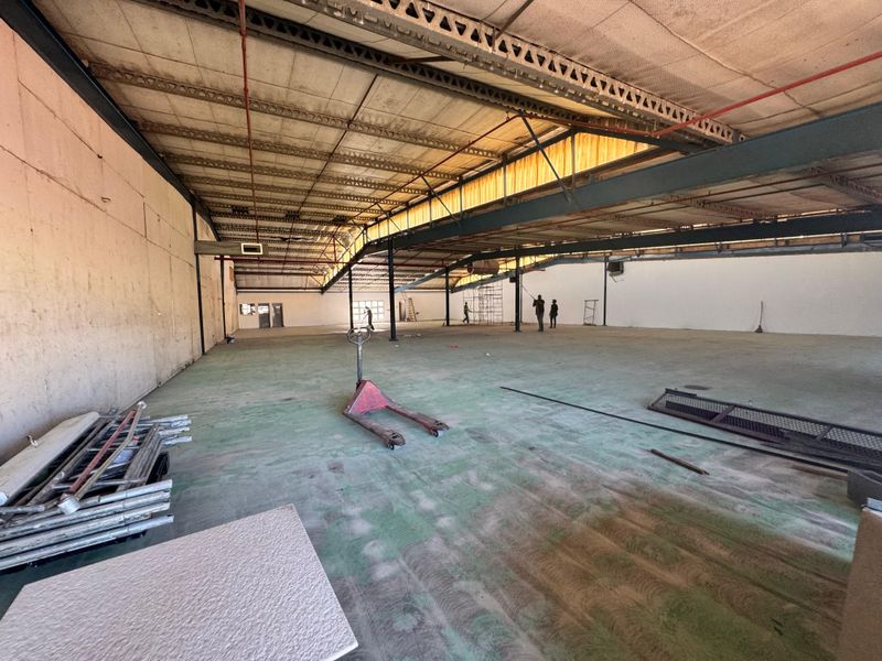 Warehouse To Let In Springfield Park. - Photo 5