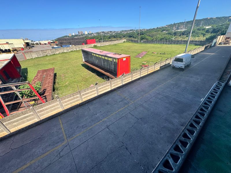 Warehouse To Let In Springfield Park. - Photo 8