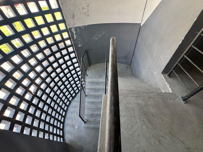 Warehouse To Let In Springfield Park. - Photo 4