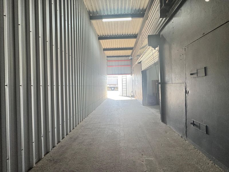 Warehouse To Let In Springfield Park. - Photo 10