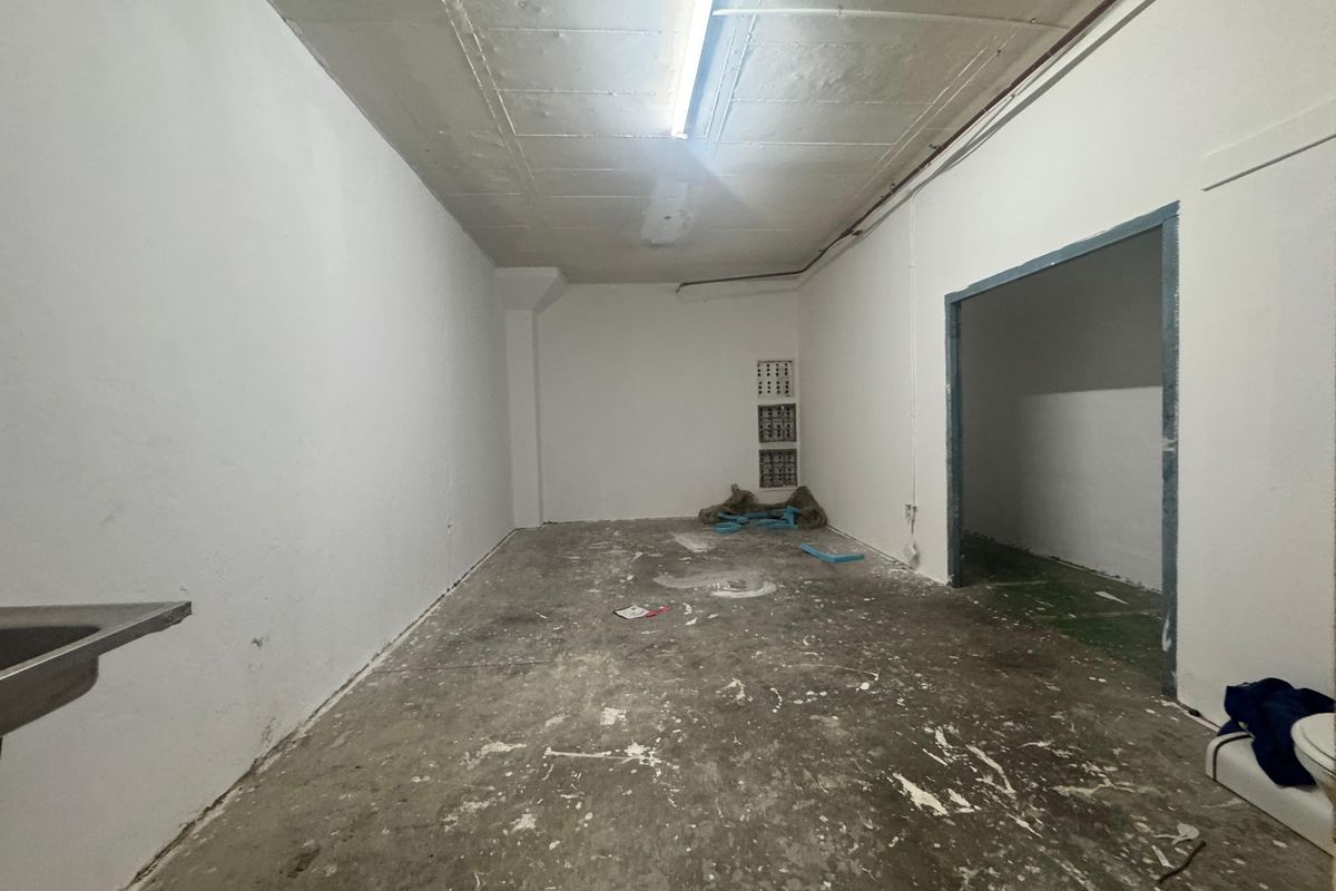 Warehouse To Let In Springfield Park. - Photo 4