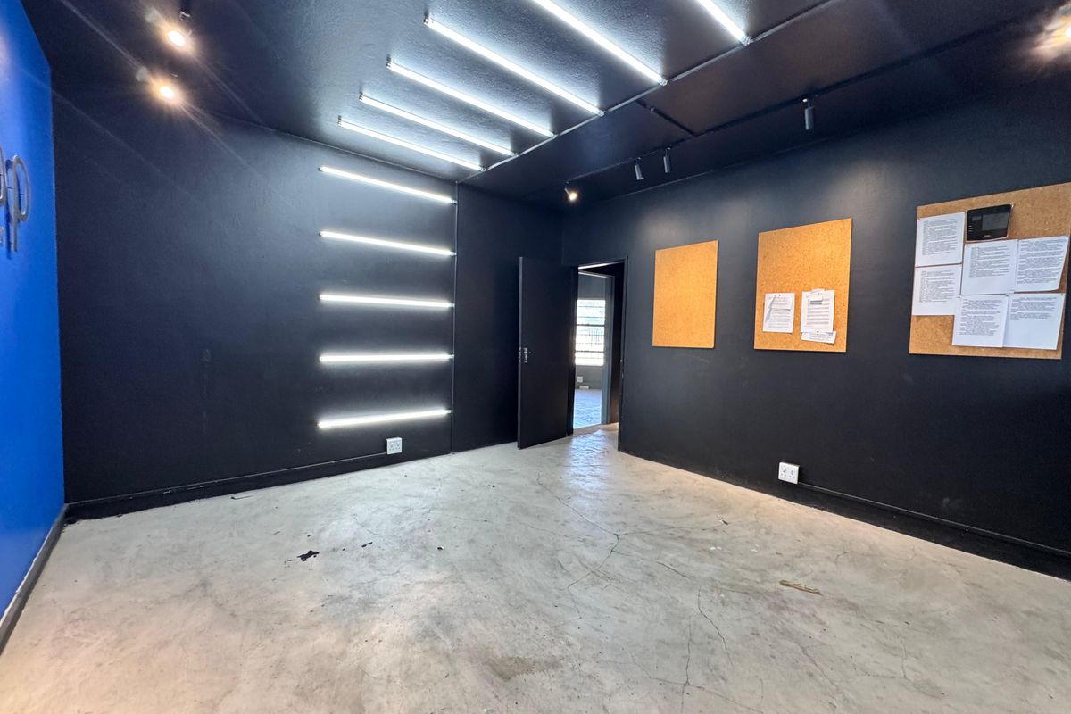 Spacious Warehouse To Let In Springfield Park. - Photo 3