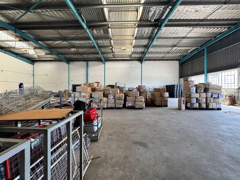 Spacious Warehouse To Let In Springfield Park. - Photo 4