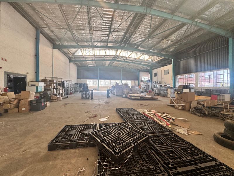 Spacious Warehouse To Let In Springfield Park. - Photo 8