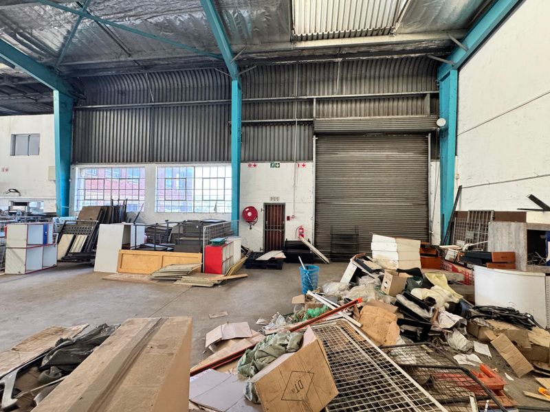 Spacious Warehouse To Let In Springfield Park. - Photo 6