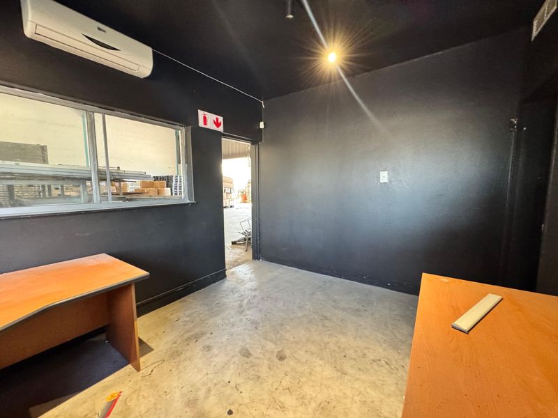 Spacious Warehouse To Let In Springfield Park. - Photo 7