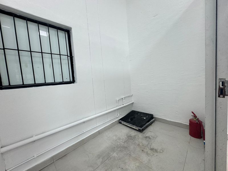 Prime Retail unit for Rent in Umhlanga Ridge. - Photo 10