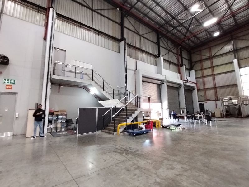 Turnkey Rental Unit with Heavy-Duty Access - Photo 10