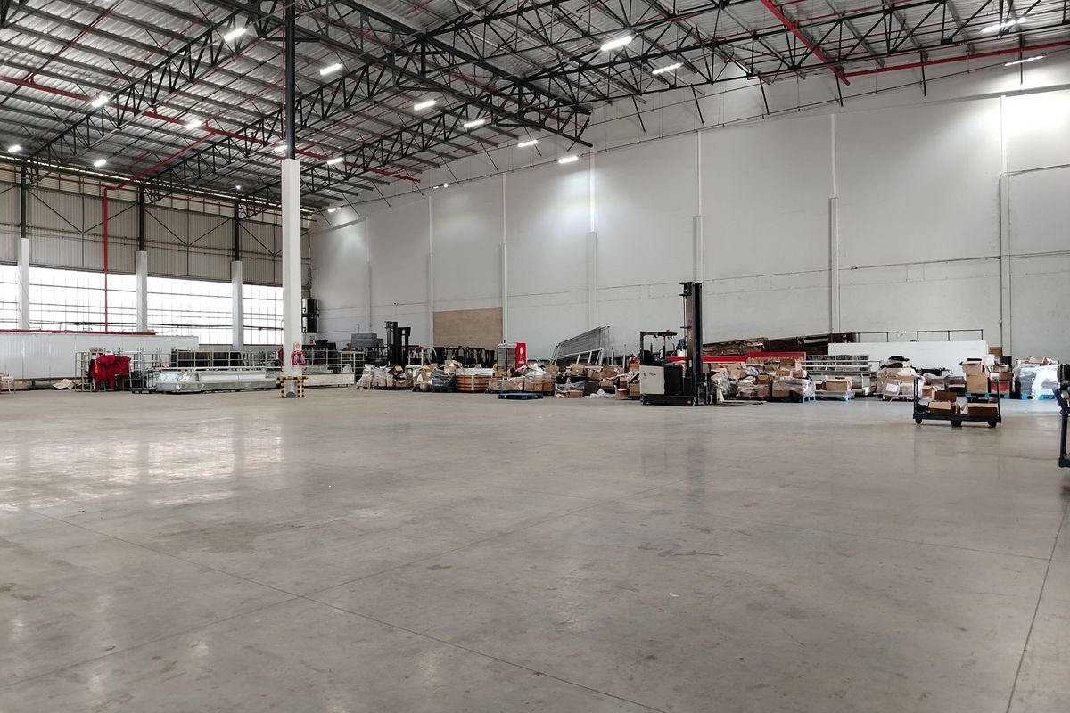 Turnkey Rental Unit with Heavy-Duty Access - Photo 4