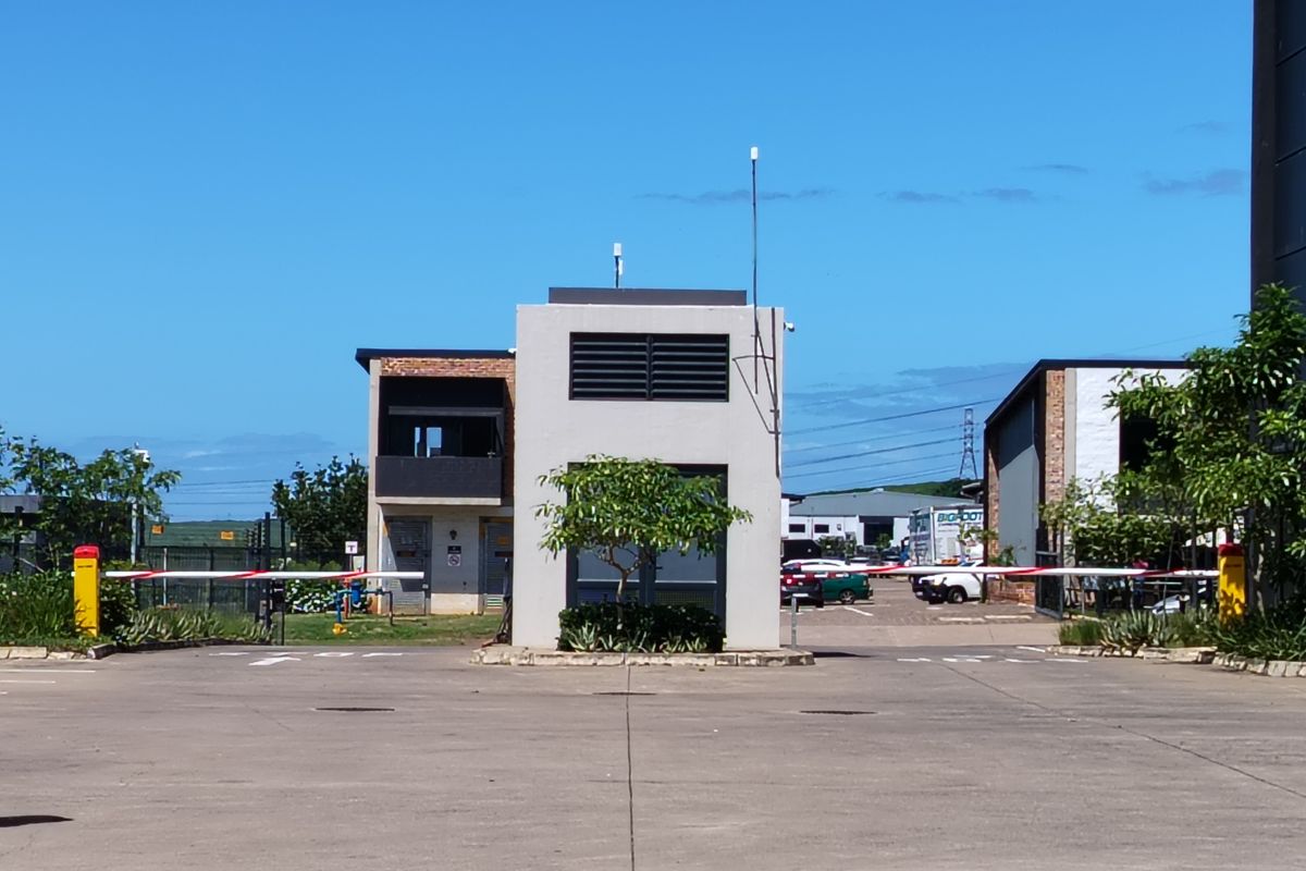 Turnkey Rental Unit with Heavy-Duty Access - Photo 2