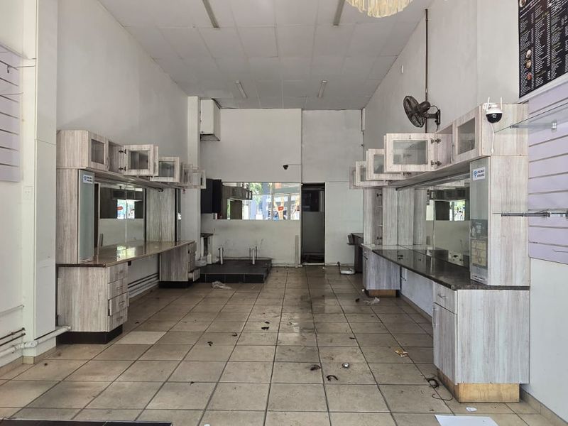 Available Retail Space - Umhlanga - Photo 3