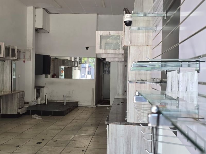 Available Retail Space - Umhlanga - Photo 2