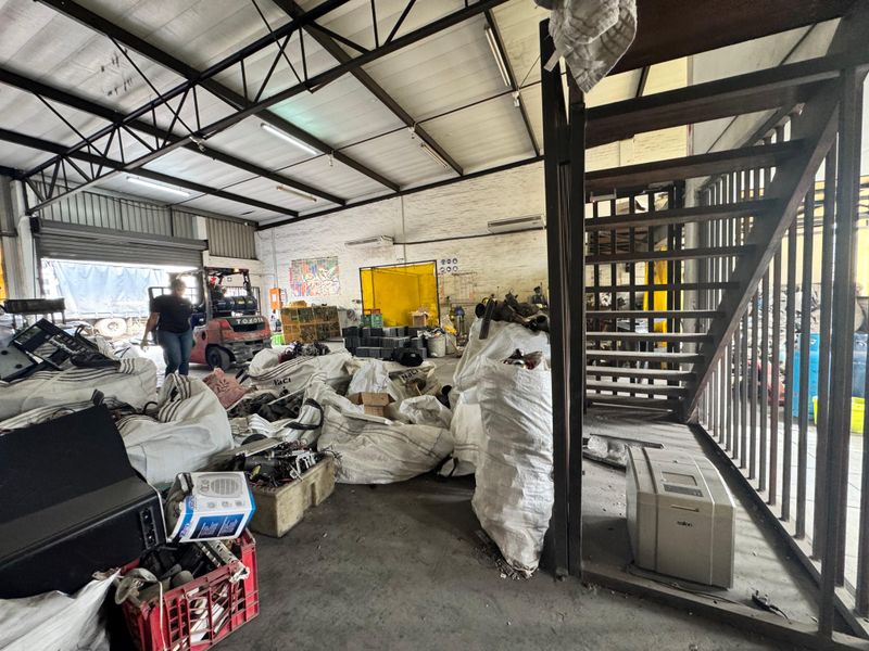 Industrial Property to Rent. - Photo 6