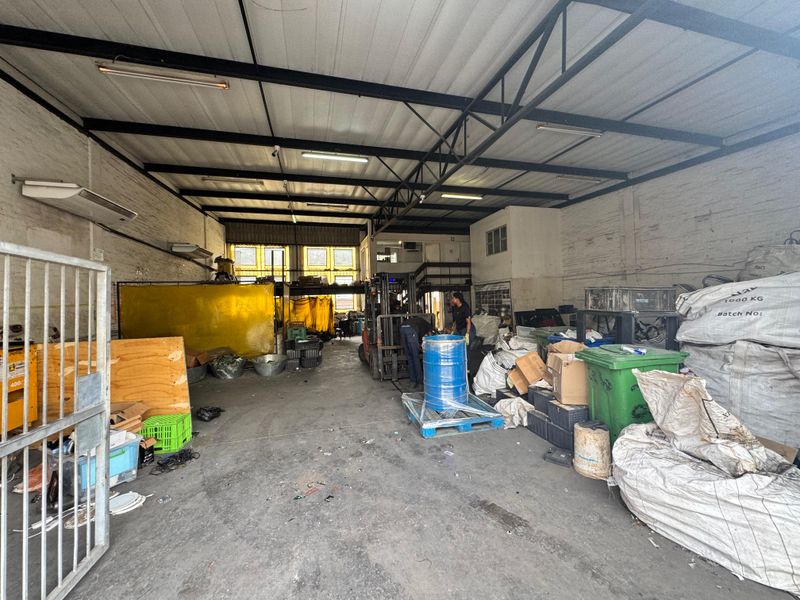 Industrial Property to Rent. - Photo 2