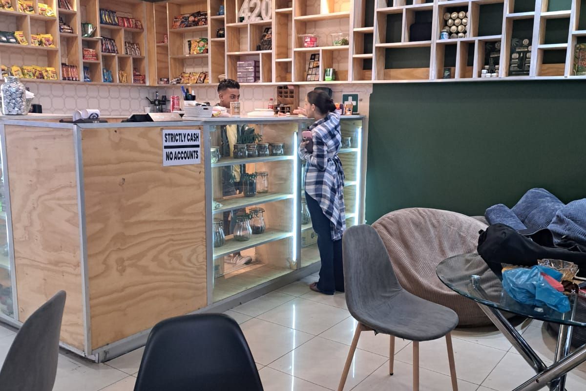 Well-Located 50 sqm Medical/Office Space in Overport For Rent. - Photo 3