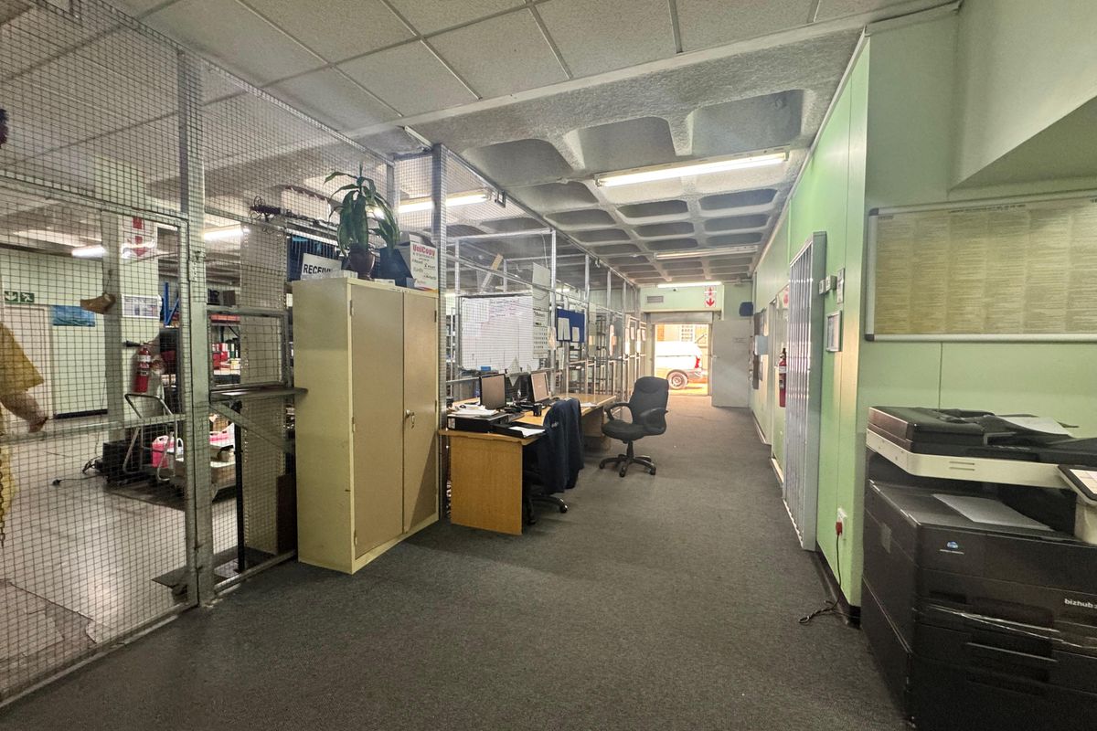 Prime Warehouse & Office Space for Sale in Berea – Ideal Business Hub. - Photo 2