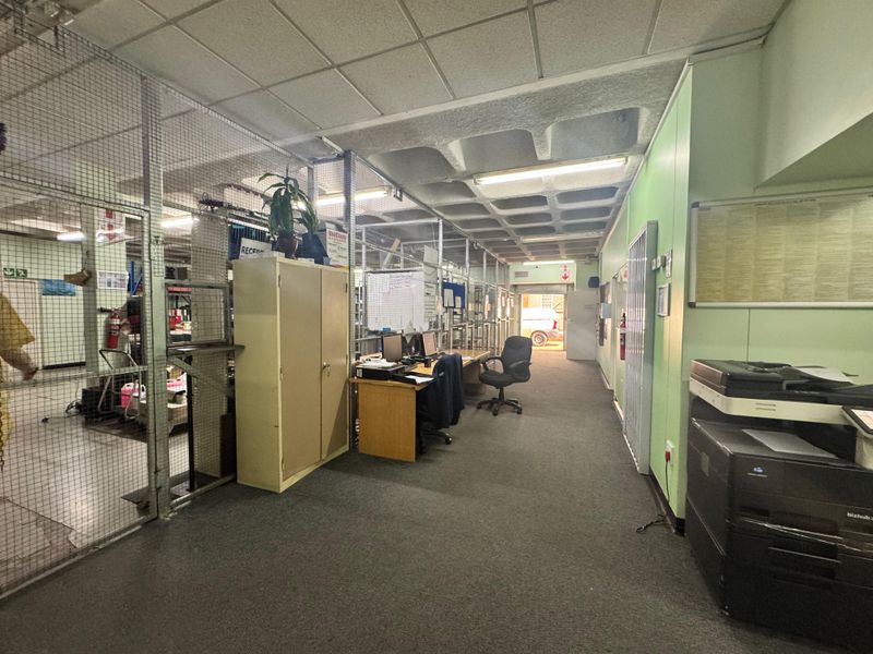 Prime Warehouse & Office Space for Sale in Berea – Ideal Business Hub. - Photo 2
