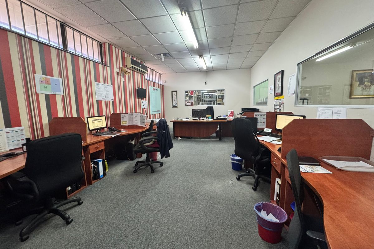 Prime Warehouse & Office Space for Sale in Berea – Ideal Business Hub. - Photo 3