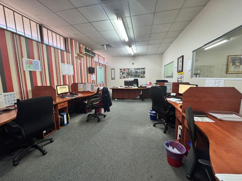 Prime Warehouse & Office Space for Sale in Berea – Ideal Business Hub. - Photo 3