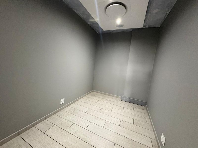 Commercial - Office space for rent - Photo 10