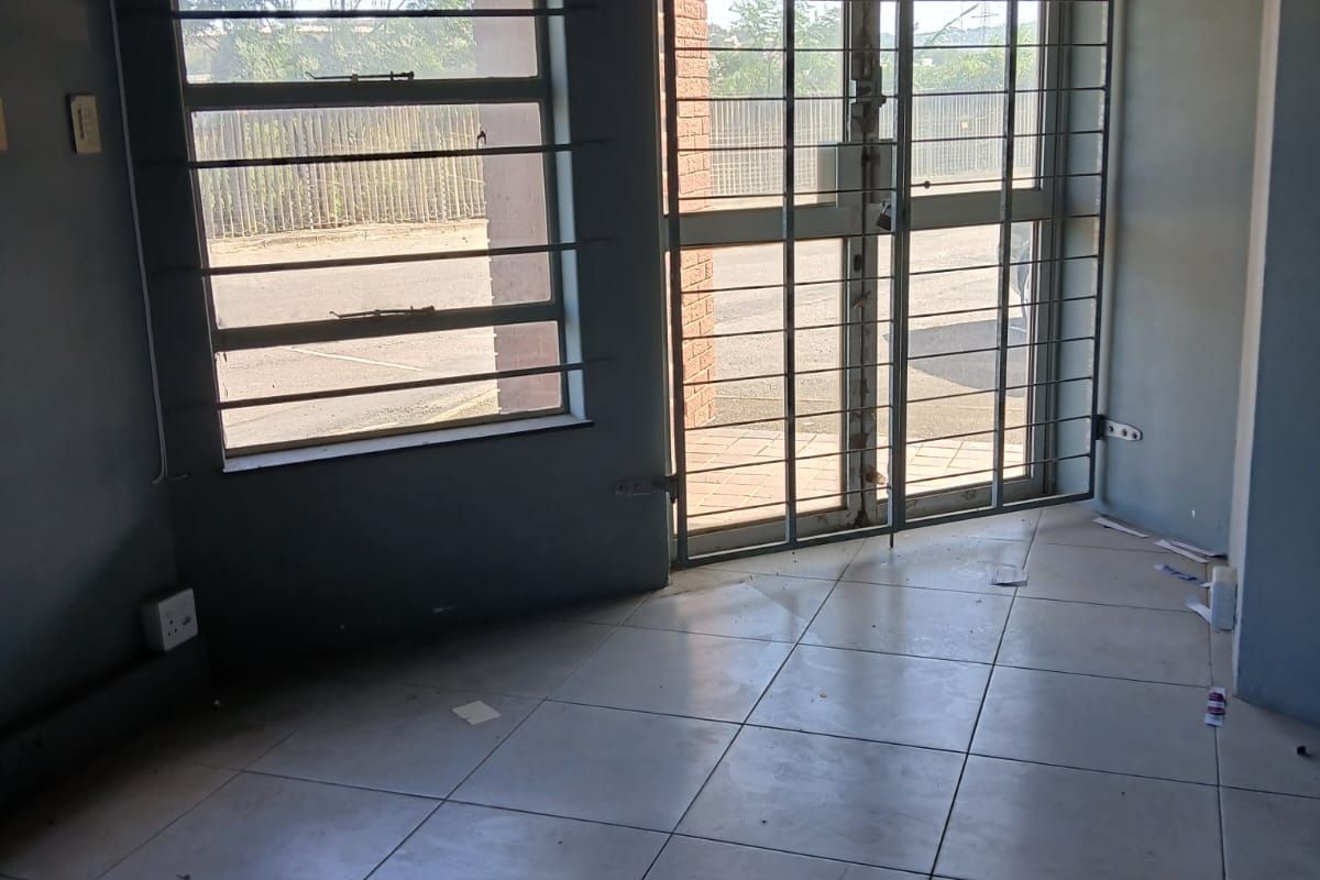 Industrial Property to Let in Springfield Park, Durban. - Photo 3