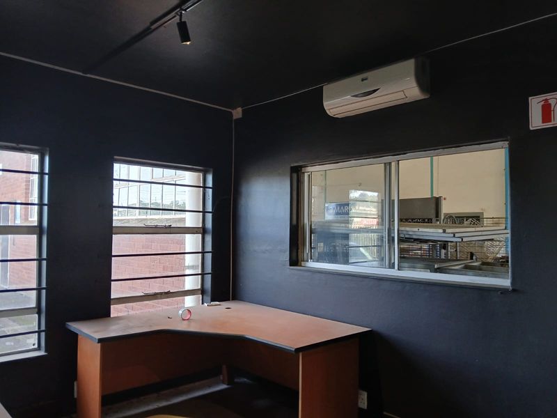 Industrial Property to Let in Springfield Park, Durban. - Photo 4