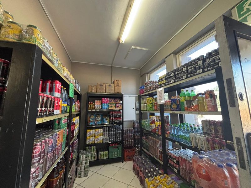 Retail Space to Let in Durban North - Photo 10