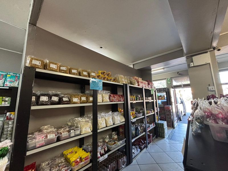 Retail Space to Let in Durban North - Photo 8