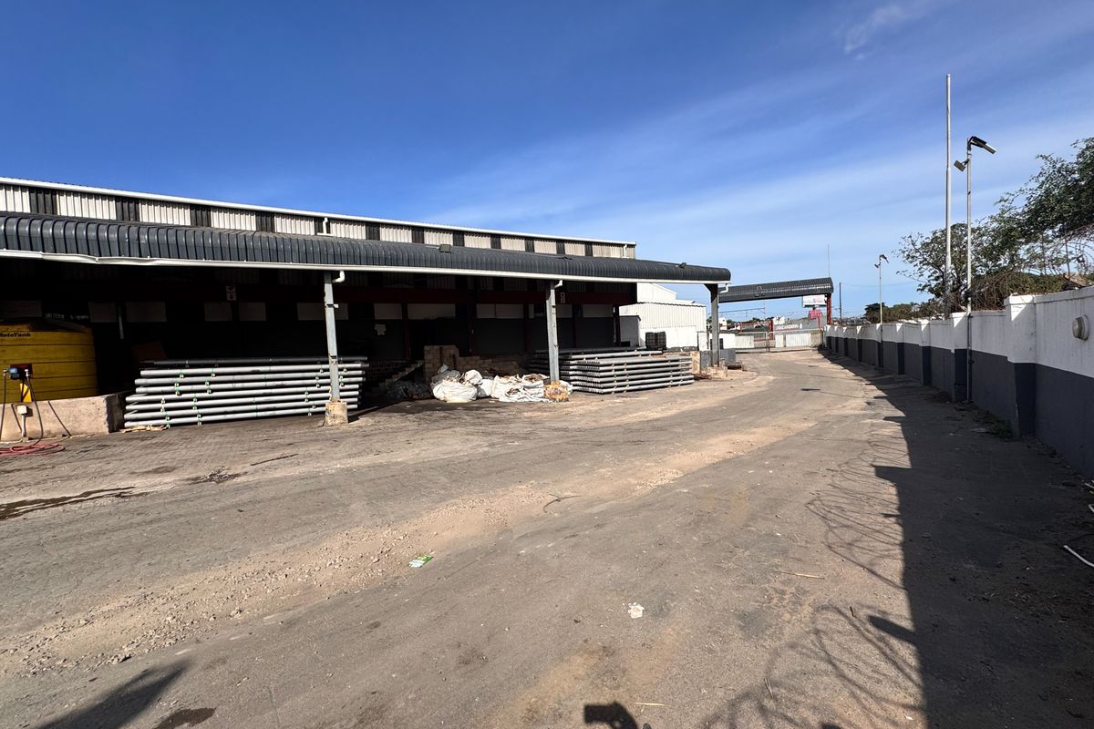 Versatile Multi-Use Commercial Warehouse For Sale | Prime Investment Opportunity - Photo 4