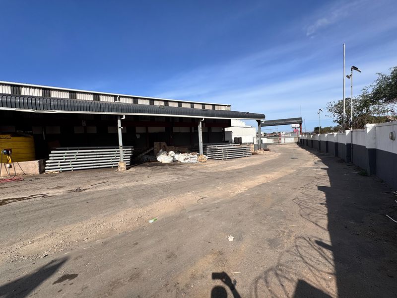 Versatile Multi-Use Commercial Warehouse For Sale | Prime Investment Opportunity - Photo 4