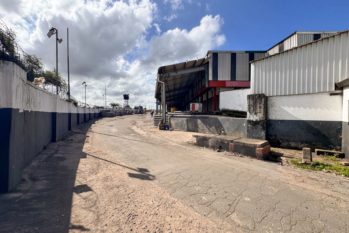 Versatile Multi-Use Commercial Warehouse For Sale | Prime Investment Opportunity - Photo 3