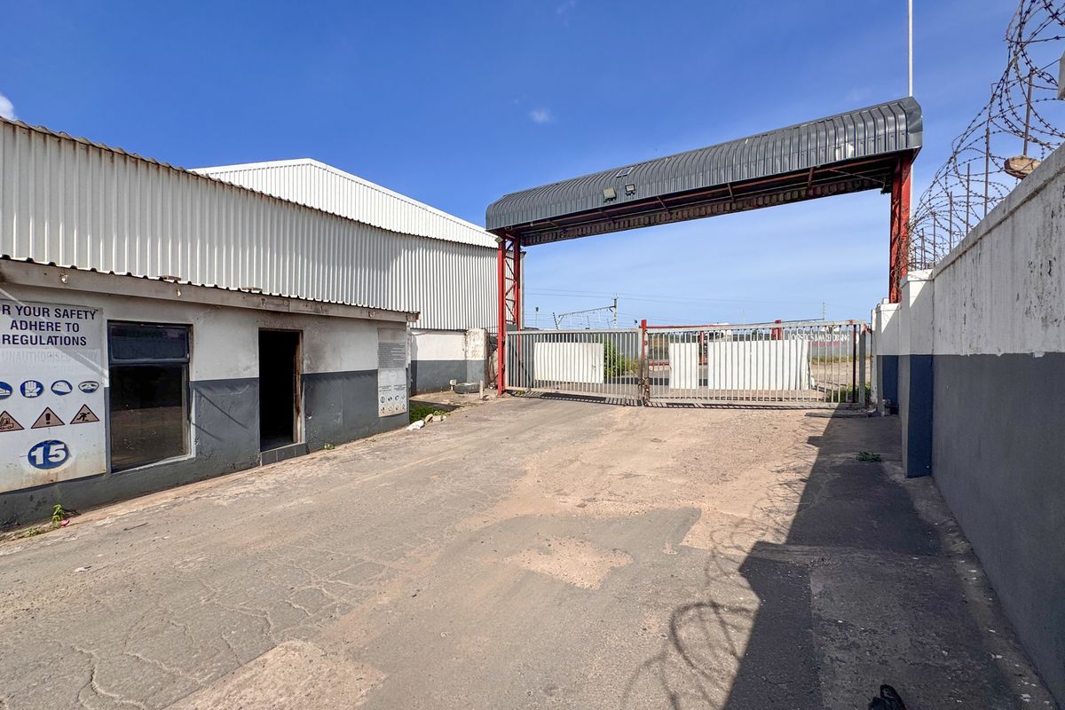 Versatile Multi-Use Commercial Warehouse For Sale | Prime Investment Opportunity - Photo 2